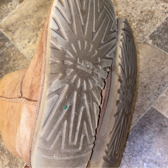 Ugg Classic Boots - Picture 6 of 7